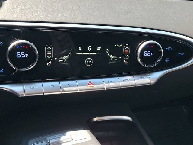 Used 2025 Genesis GV70 2.5T AWD/4WD image 15