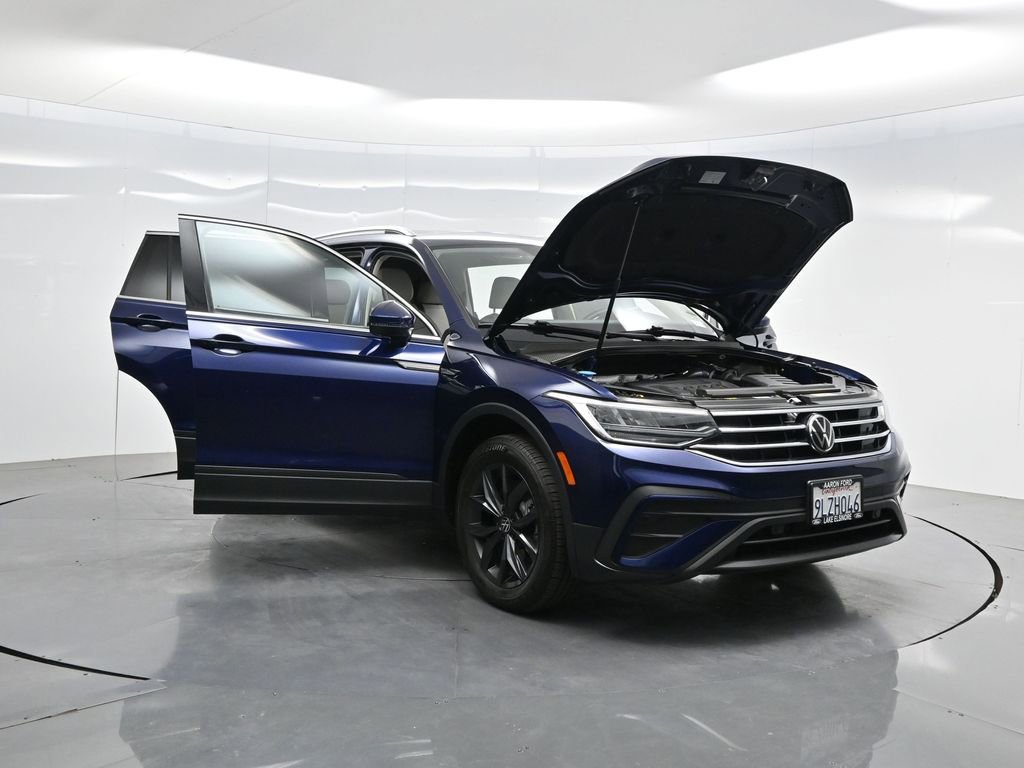 Used 2024 Volkswagen Tiguan SE image 39