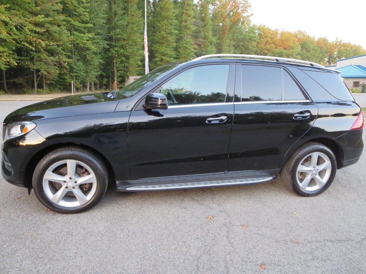 Used 2016 Mercedes-Benz GLE 350 GLE 350 4MATIC AWD 4dr SUV w/ Premium Package image 4