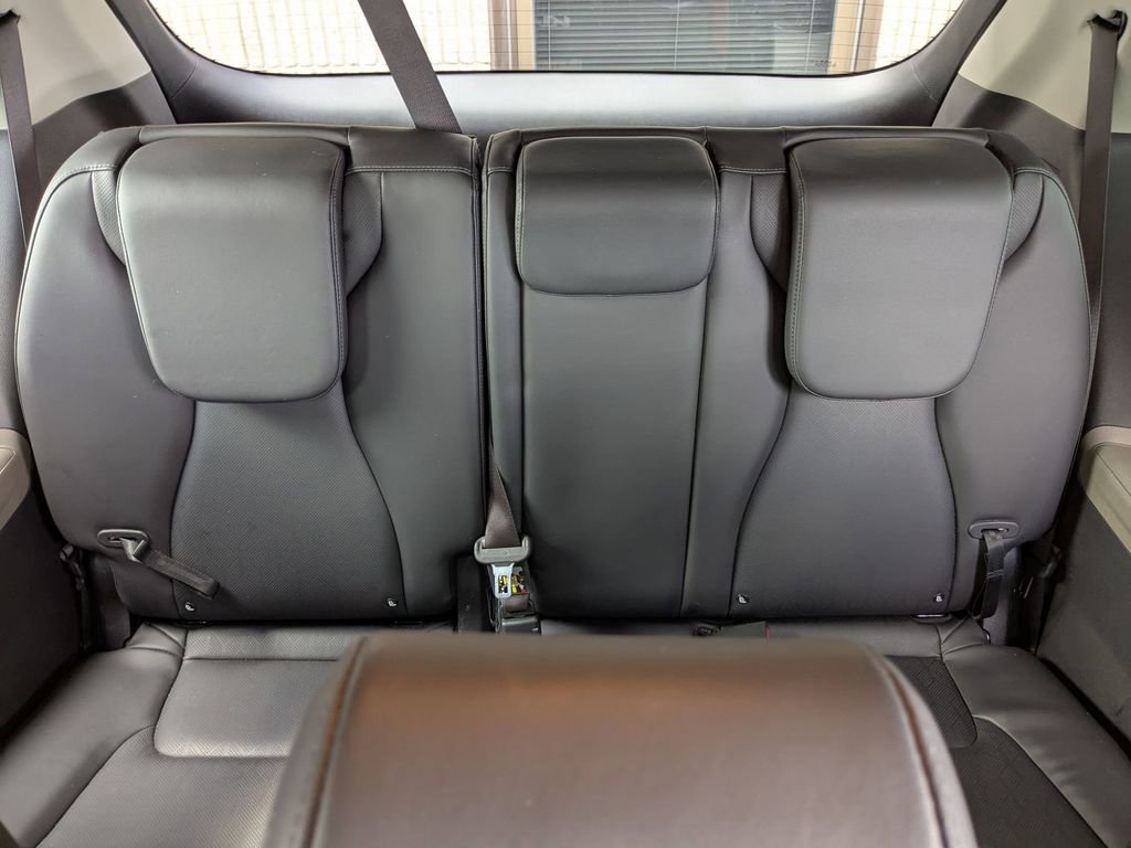 Used 2025 Kia Carnival image 30