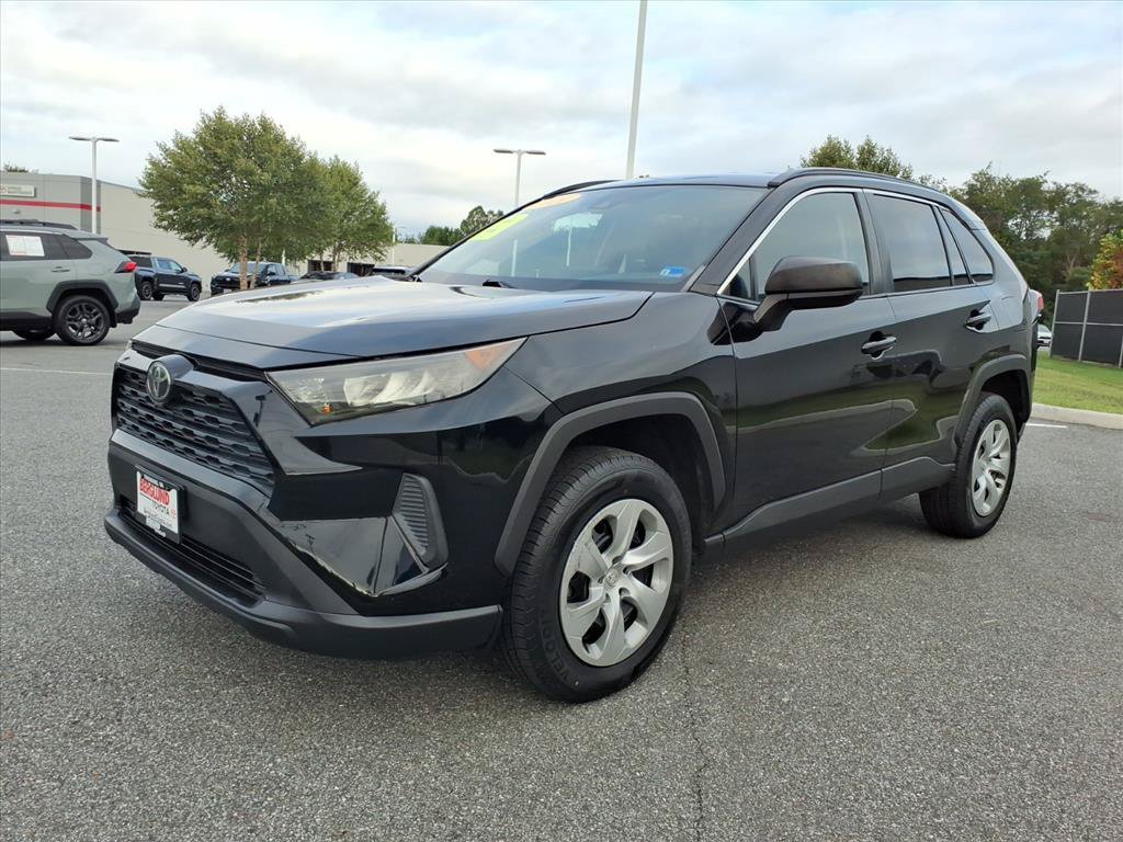 Used 2021 Toyota RAV4 LE AWD/4WD image 16