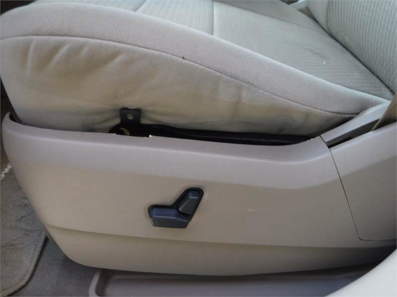 Used 2010 Chrysler Town & Country LX w/ PWR Convenience Group image 8