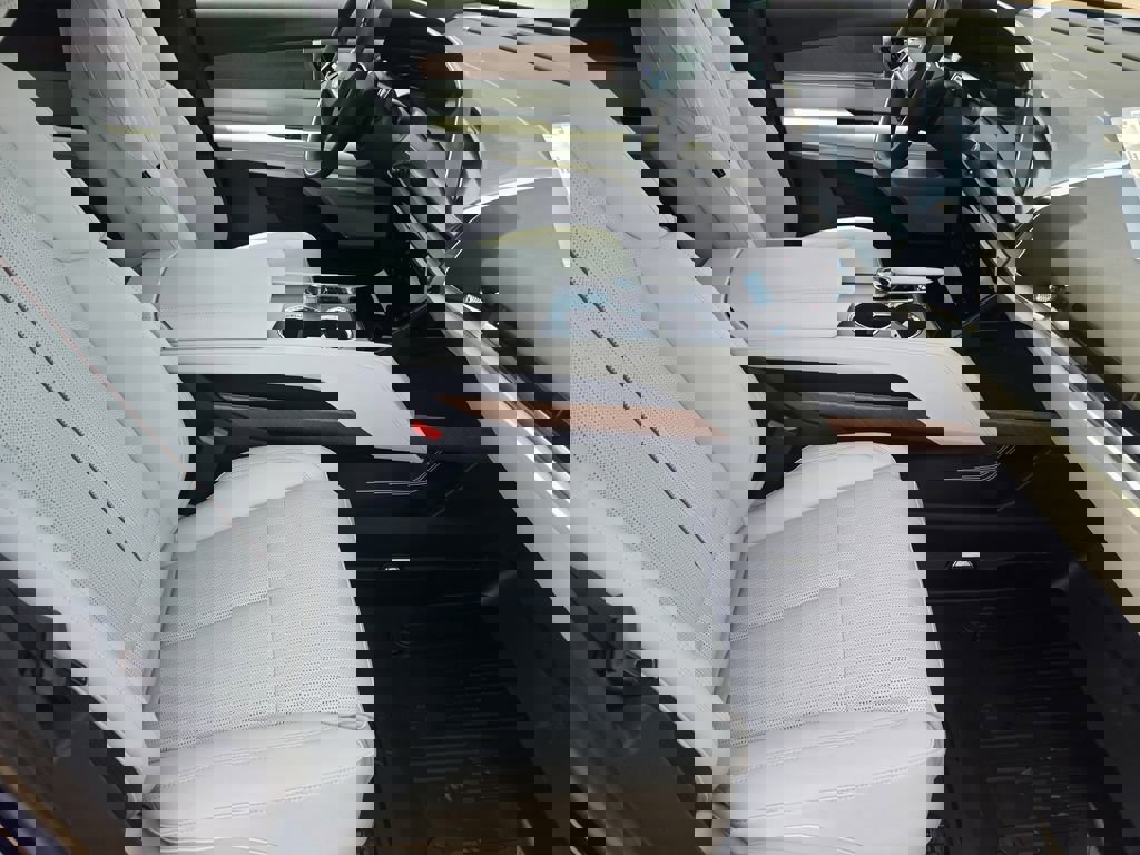 New 2026 Cadillac Vistiq Sport w/ LPO, Floor Liner Package image 15