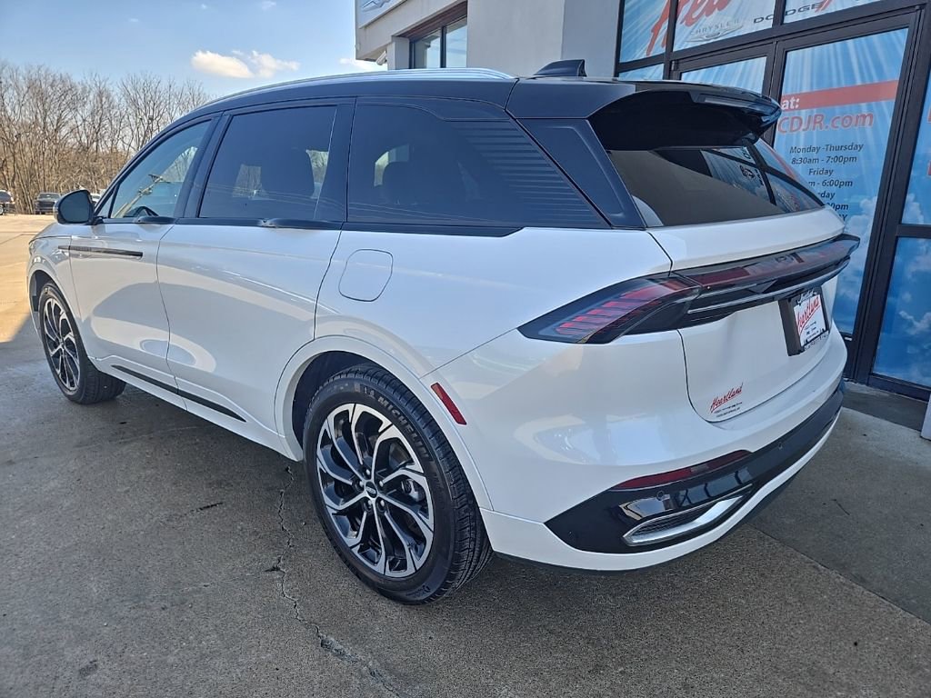 Used 2025 Lincoln Nautilus Reserve image 7