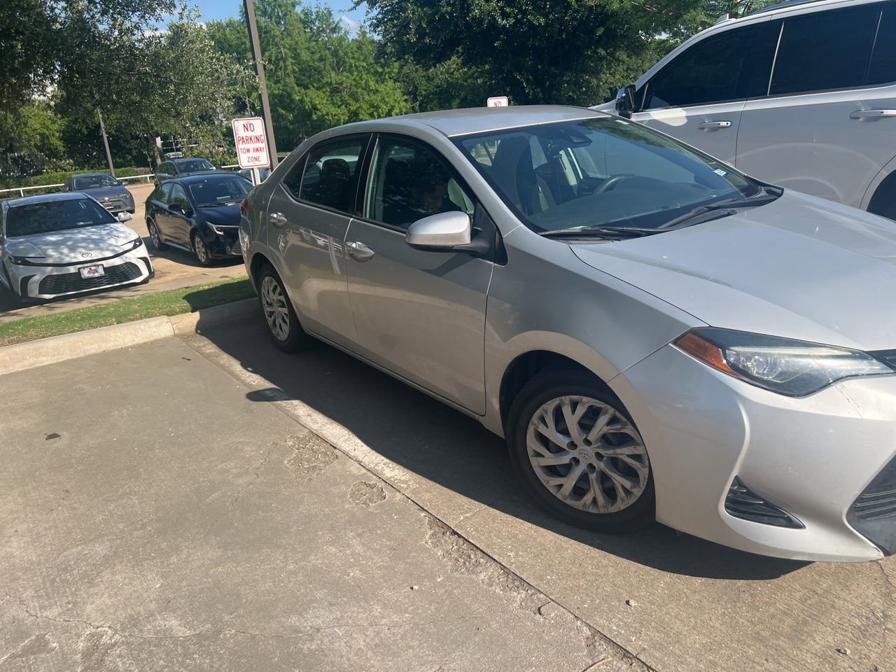 Used 2017 Toyota Corolla LE FWD image 6