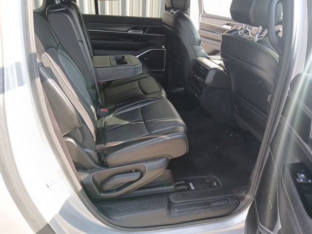 Used 2024 Jeep Wagoneer L Series II w/ Flexible Seating Group AWD/4WD image 26