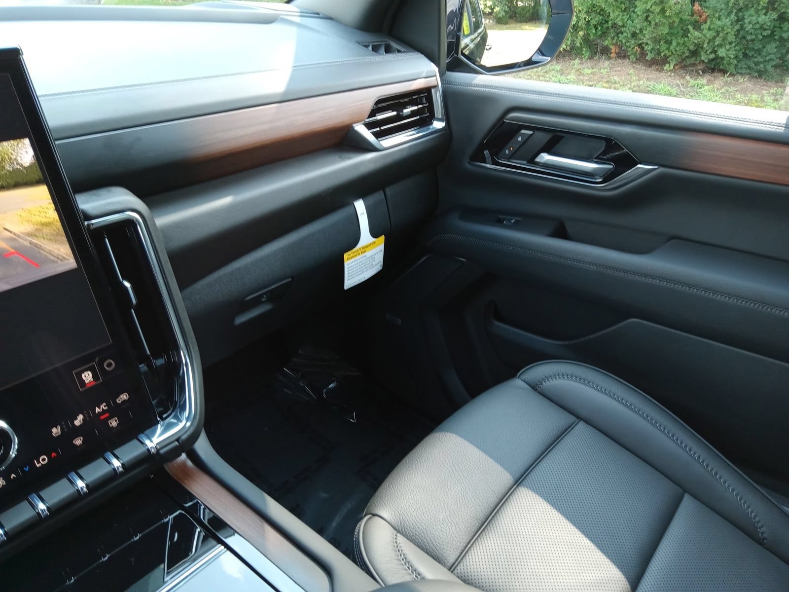 Used 2026 GMC Yukon Denali w/ Advanced Technology Package AWD/4WD image 20