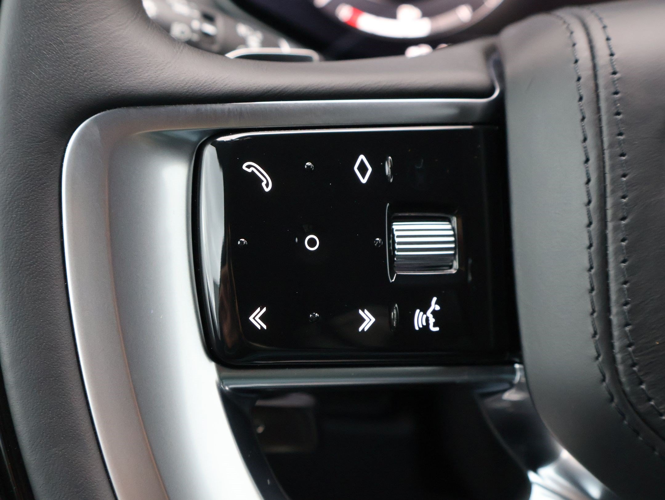 Certified 2023 Land Rover Range Rover SE AWD/4WD image 19