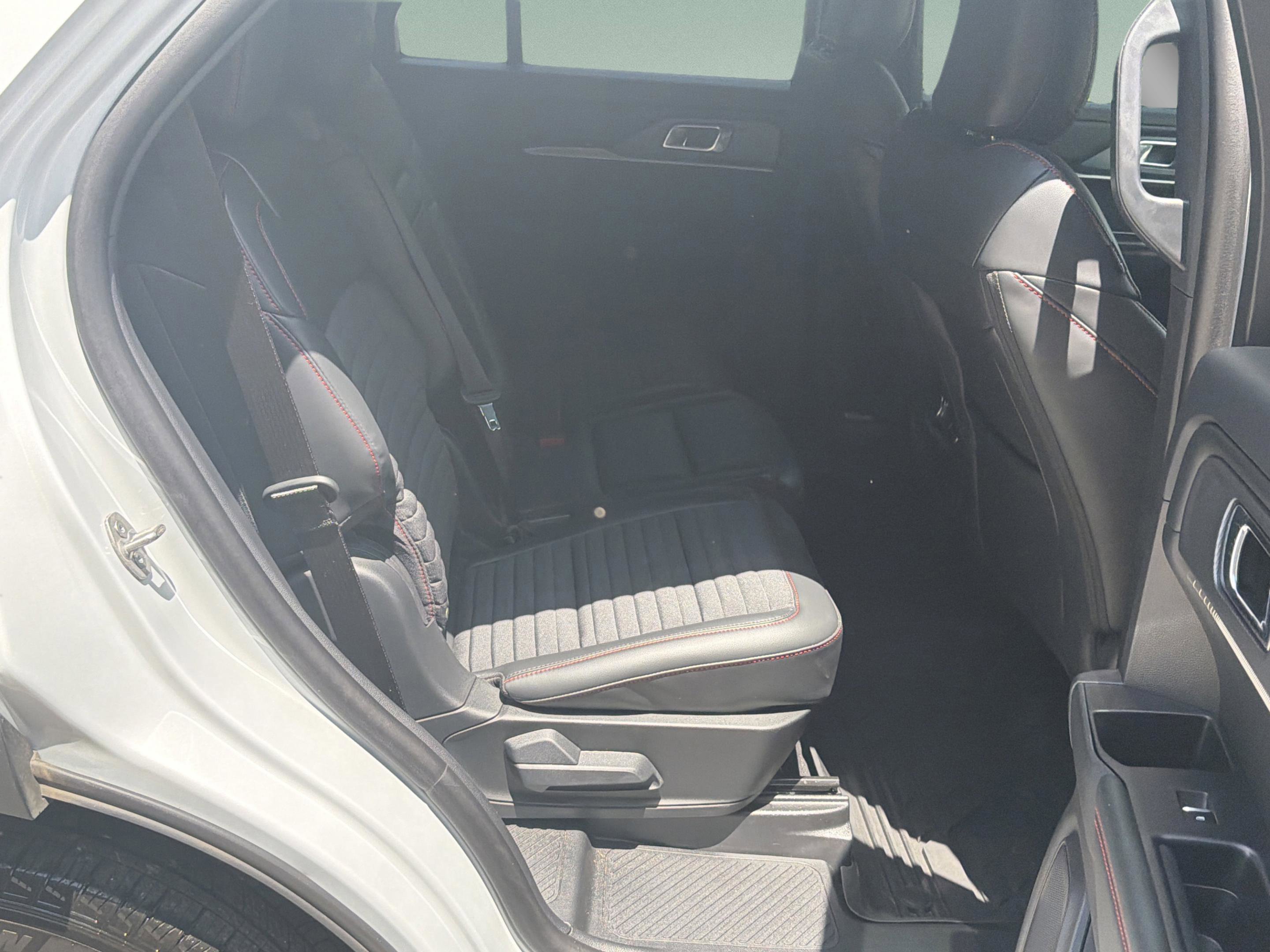 Used 2026 Ford Explorer ST-Line RWD image 29