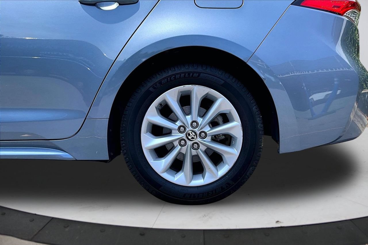 Used 2021 Toyota Corolla LE w/ LE Convenience Package FWD image 33