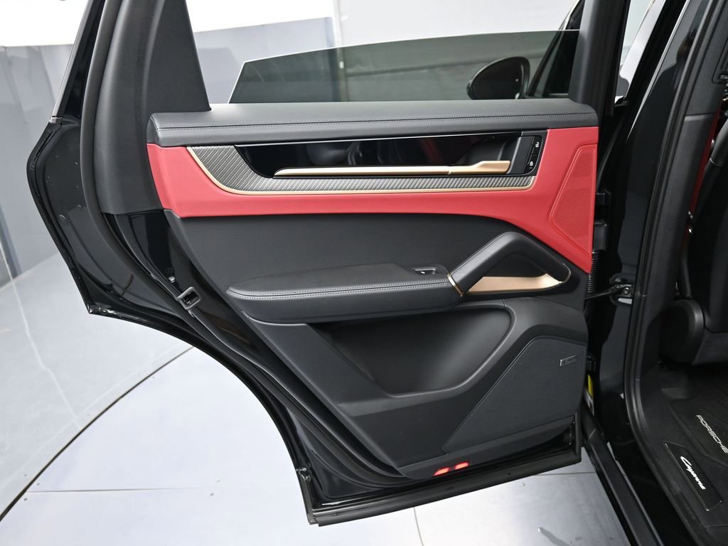 Certified 2025 Porsche Cayenne S AWD/4WD image 23