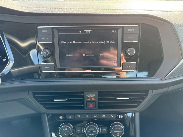 Used 2023 Volkswagen Jetta SE image 27