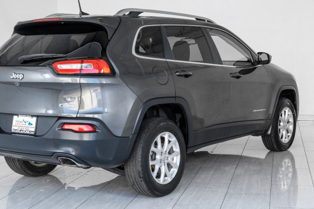 Used 2016 Jeep Cherokee Latitude AWD/4WD image 60