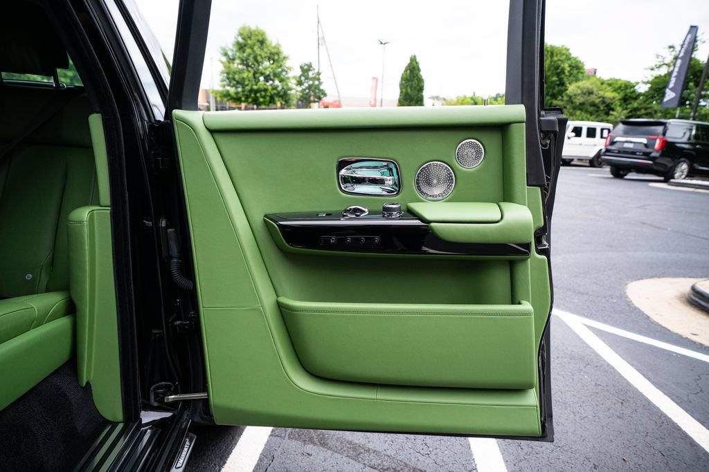 Used 2023 Rolls-Royce Phantom Sedan w/ The Phantom Package RWD image 50