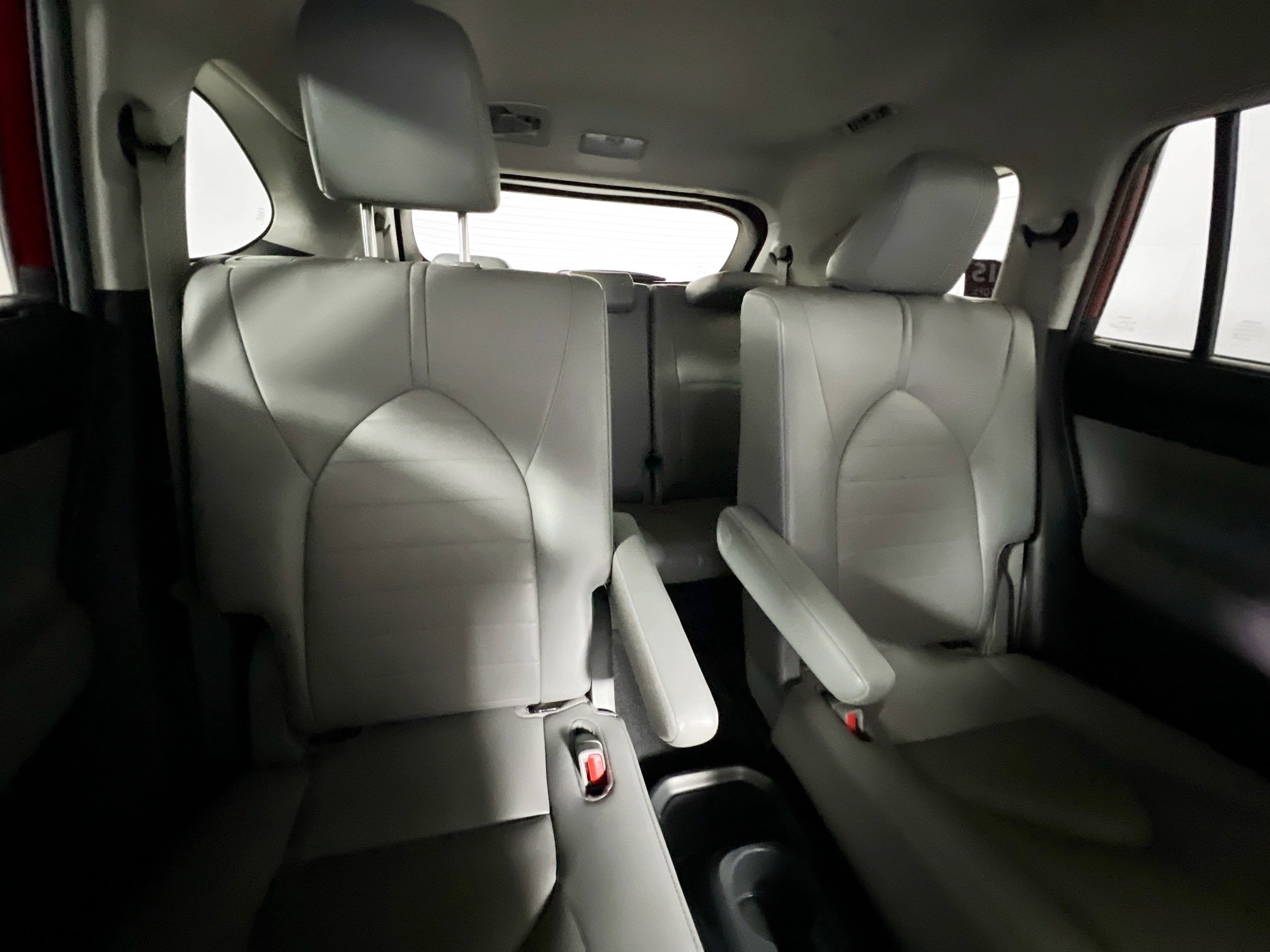 Used 2020 Toyota Highlander XLE image 33