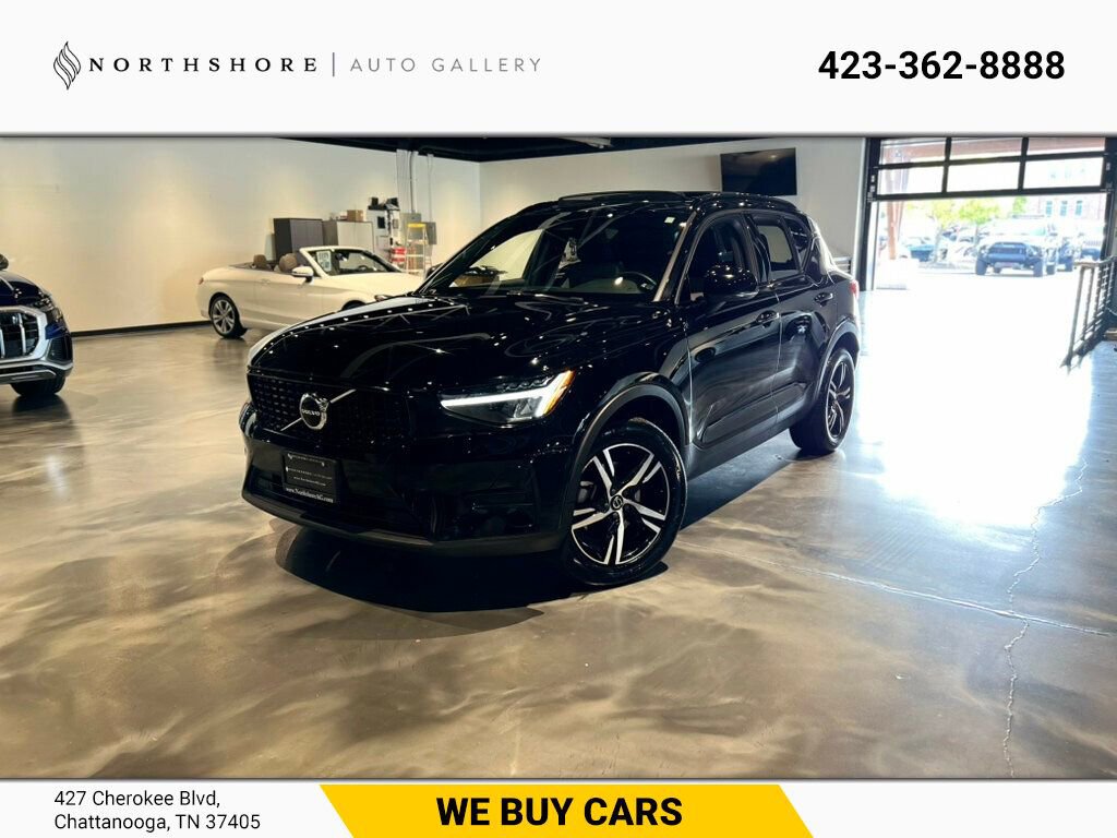 Used 2024 Volvo XC40 B5 Core image 1