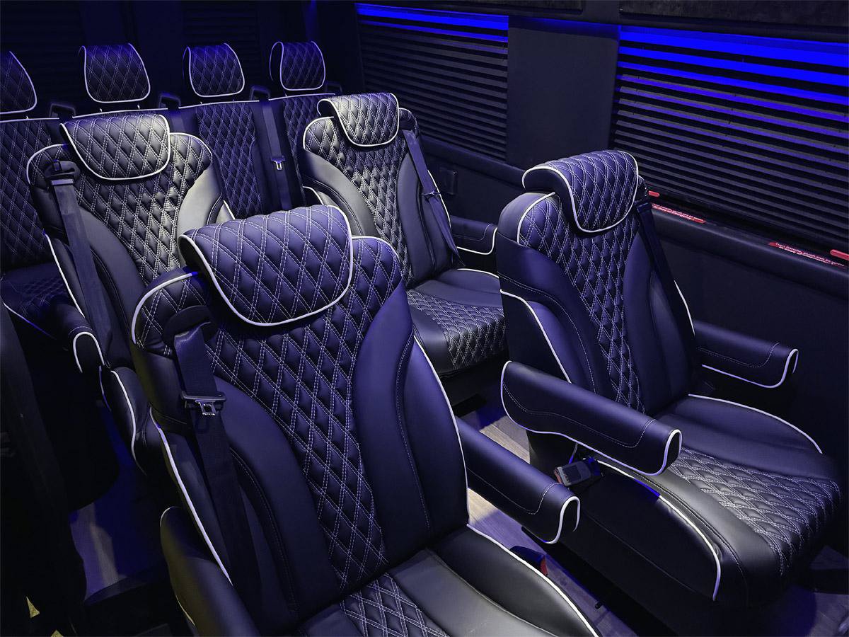 Used 2024 Mercedes-Benz Sprinter 2500 image 3