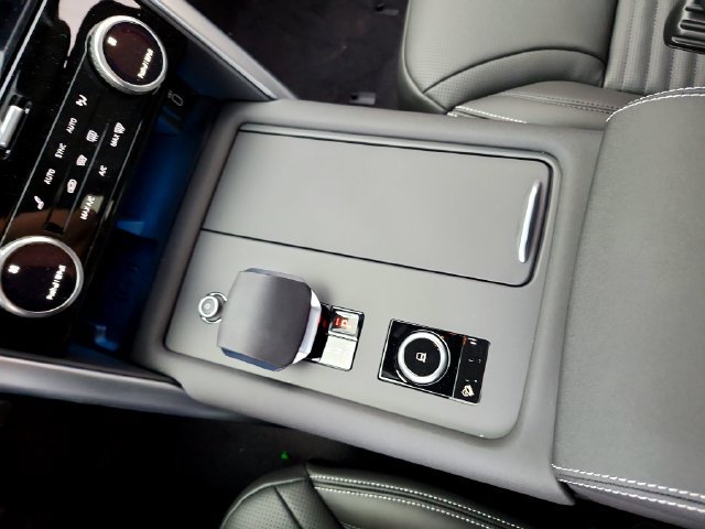 New 2026 Land Rover Discovery Limited Edition AWD/4WD image 26