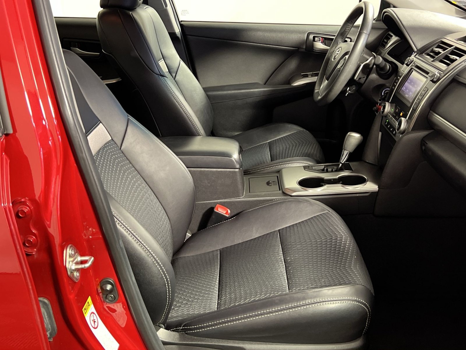 Used 2014 Toyota Camry SE FWD image 27