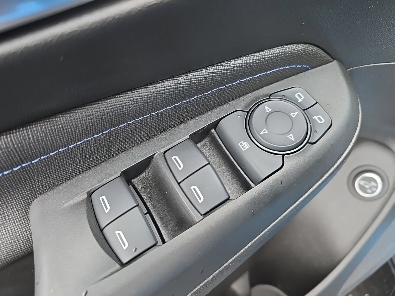 Used 2025 Buick Envista Sport Touring w/ Convenience I Package FWD image 9
