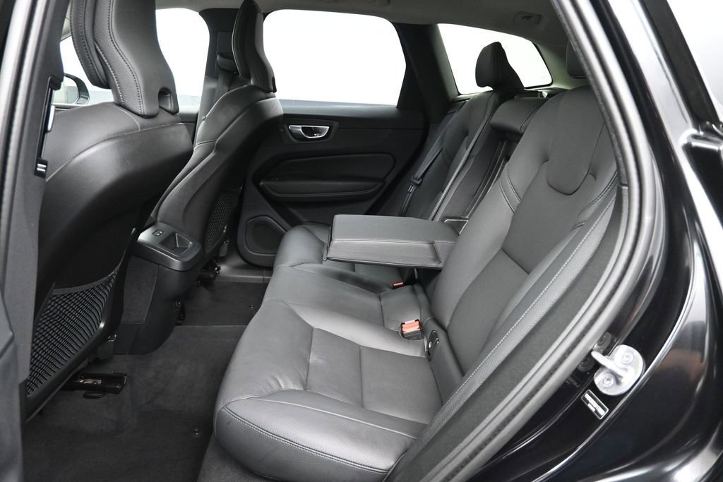Used 2025 Volvo XC60 B5 Plus w/ Climate Package AWD/4WD image 14