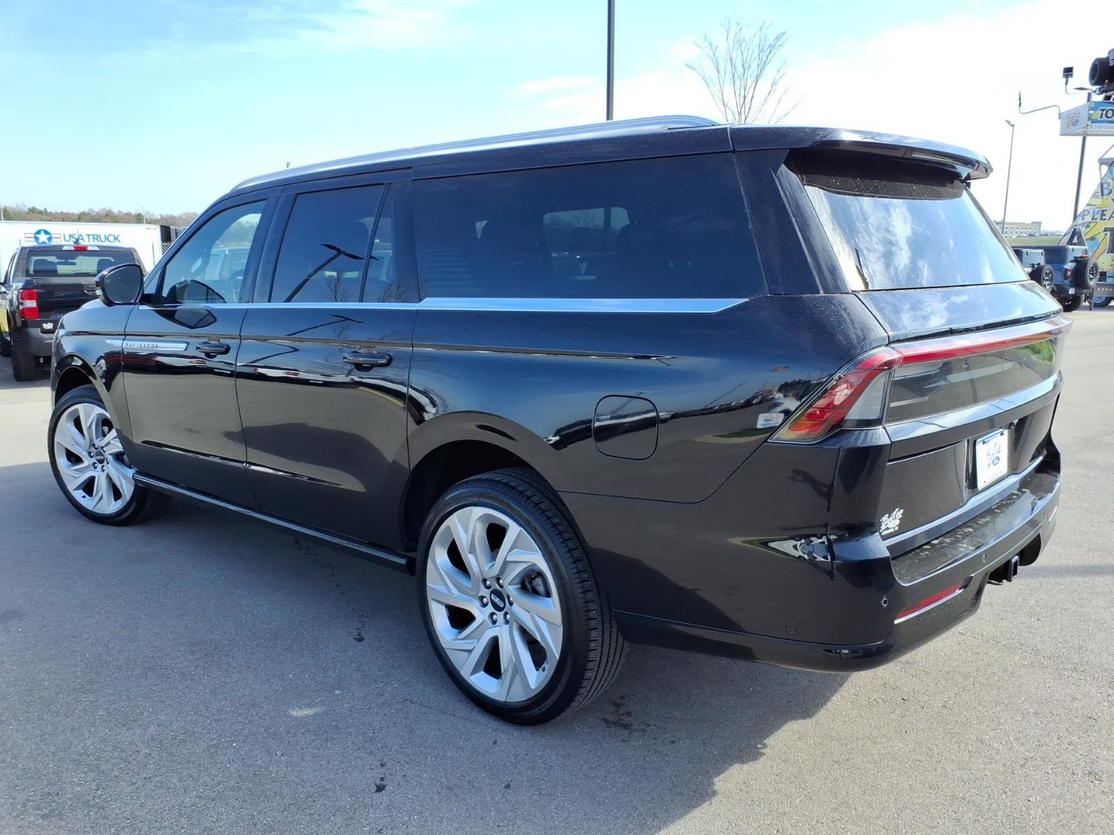 Used 2025 Lincoln Navigator L Reserve image 5