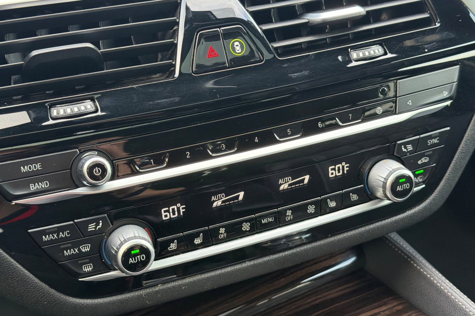 Used 2020 BMW 540i w/ M Sport Package image 27