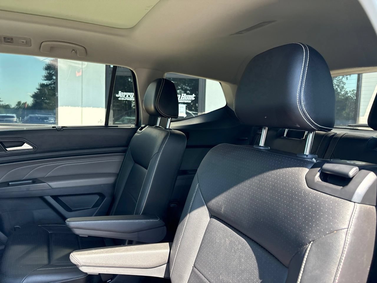 Used 2023 Volkswagen Atlas SE w/ Panoramic Sunroof Package AWD/4WD image 6