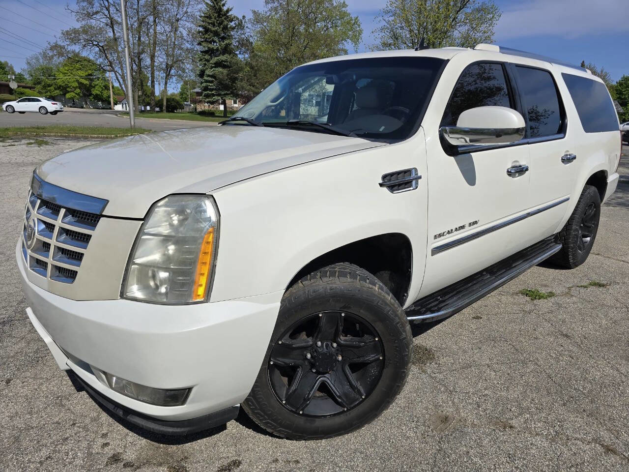 Used 2007 Cadillac Escalade ESV Base AWD 4dr SUV w/ Information Package image 1