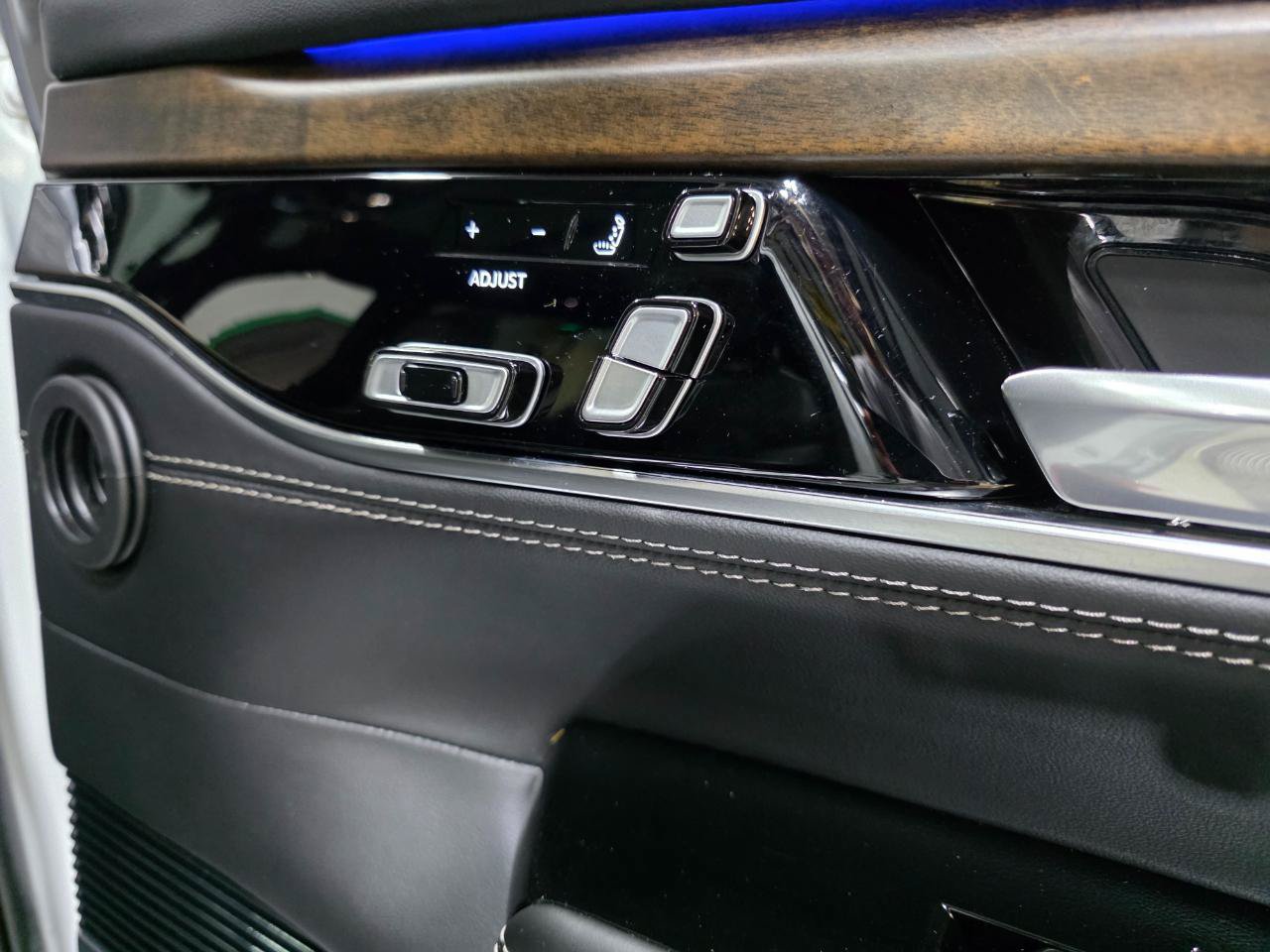 Used 2022 Jeep Grand Wagoneer Series I AWD/4WD image 35
