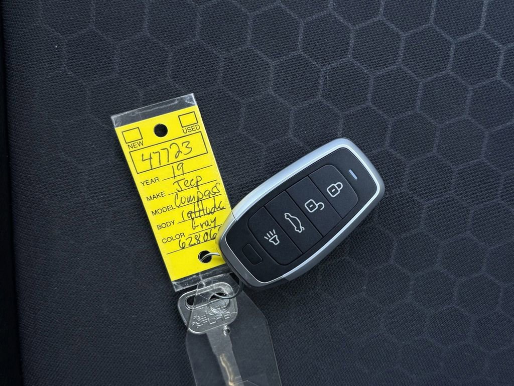 Used 2019 Jeep Compass Latitude w/ Cold Weather Group image 30