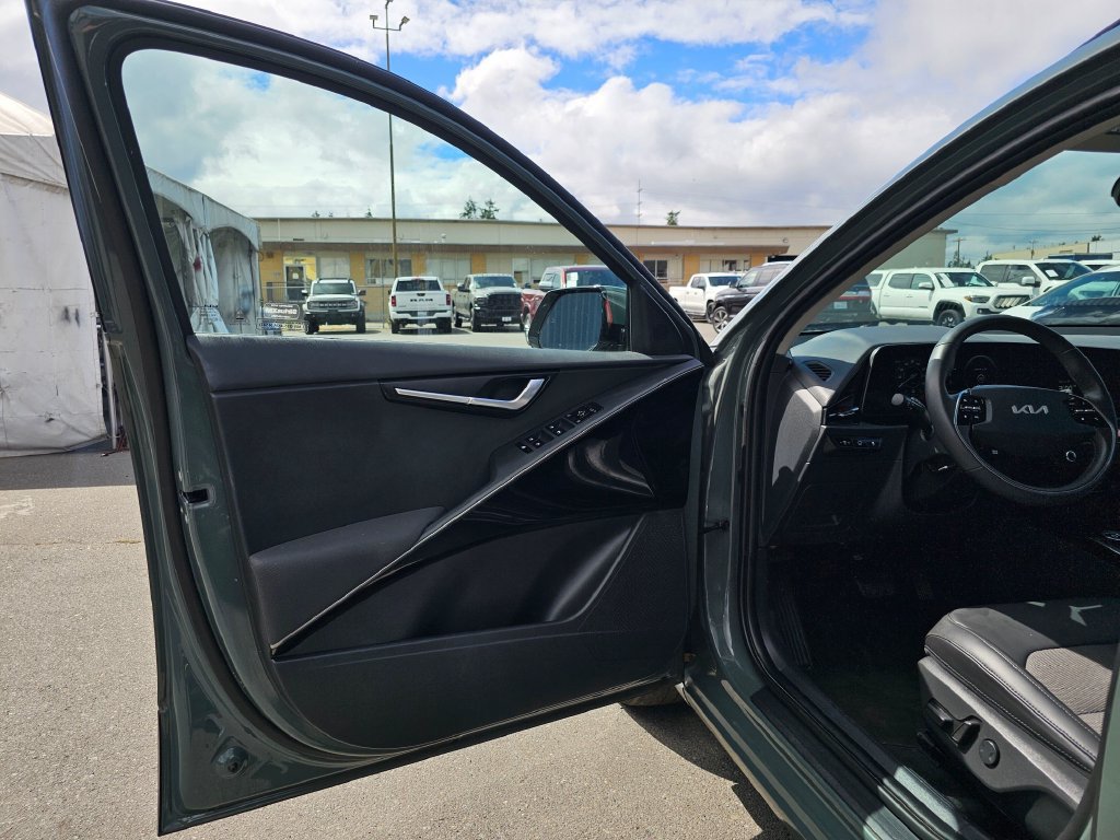 Used 2025 Kia Niro Wind w/ Wind Preserve Package FWD image 18