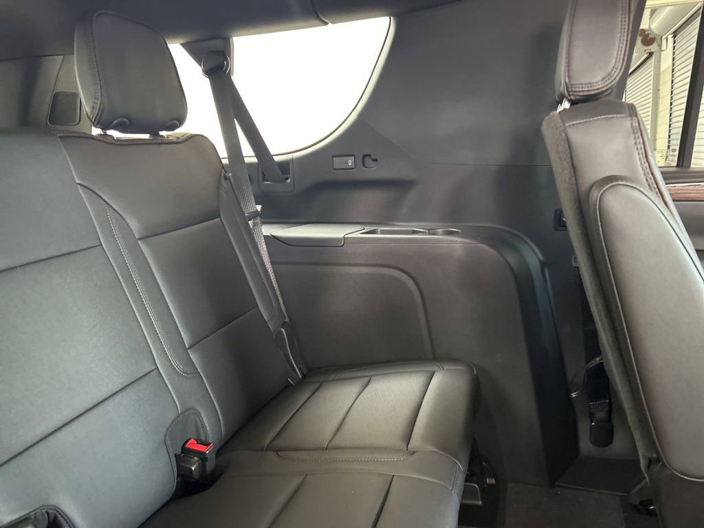 Used 2024 Chevrolet Suburban High Country w/ Advanced Technology Package image 35