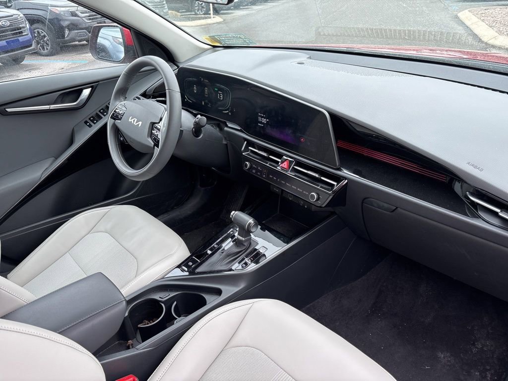 Used 2025 Kia Niro EX image 8