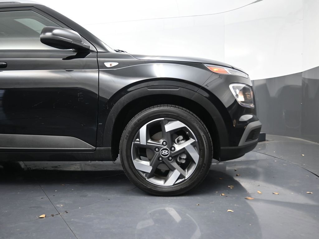 Used 2025 Hyundai Venue SEL image 5