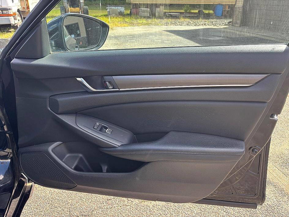 Used 2018 Honda Accord LX image 17