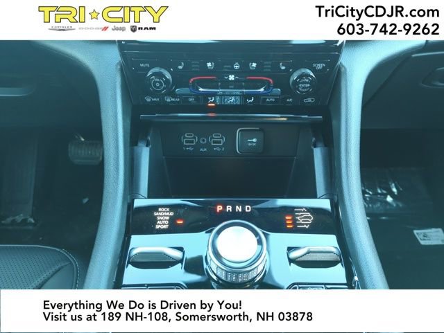 New 2025 Jeep Grand Cherokee Overland image 17