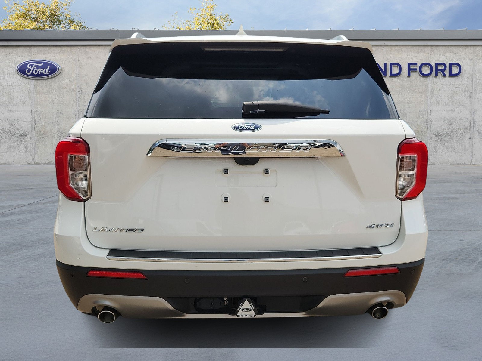 Used 2021 Ford Explorer Limited w/ Equipment Group 301A AWD/4WD image 5