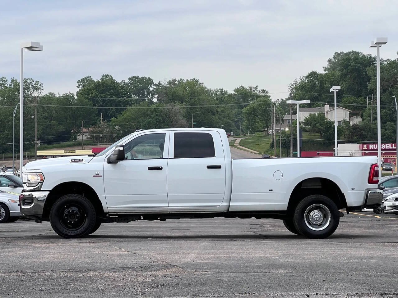 Used 2024 RAM 3500 Tradesman w/ Chrome Appearance Group AWD/4WD image 4