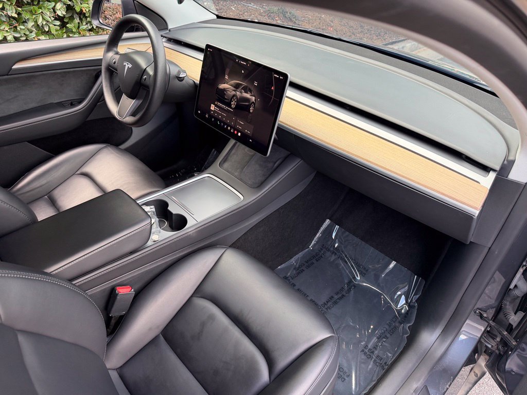 Used 2023 Tesla Model Y 2WD image 32