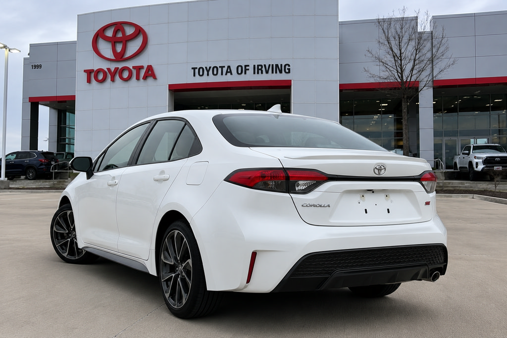 Used 2024 Toyota Corolla SE FWD image 3