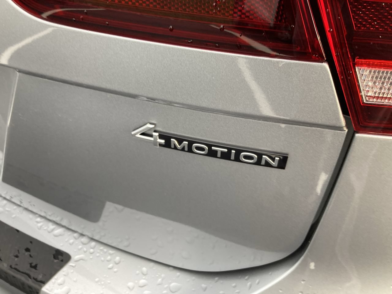 Used 2024 Volkswagen Tiguan SE AWD/4WD image 10
