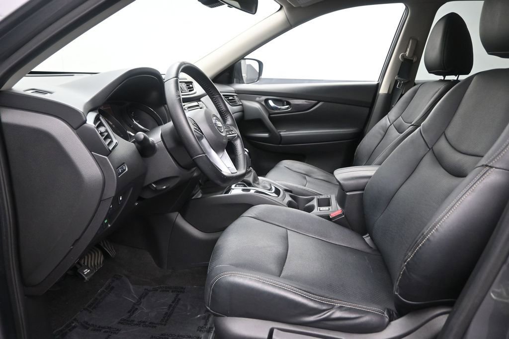 Used 2020 Nissan Rogue S w/ Special Edition Package FWD image 13