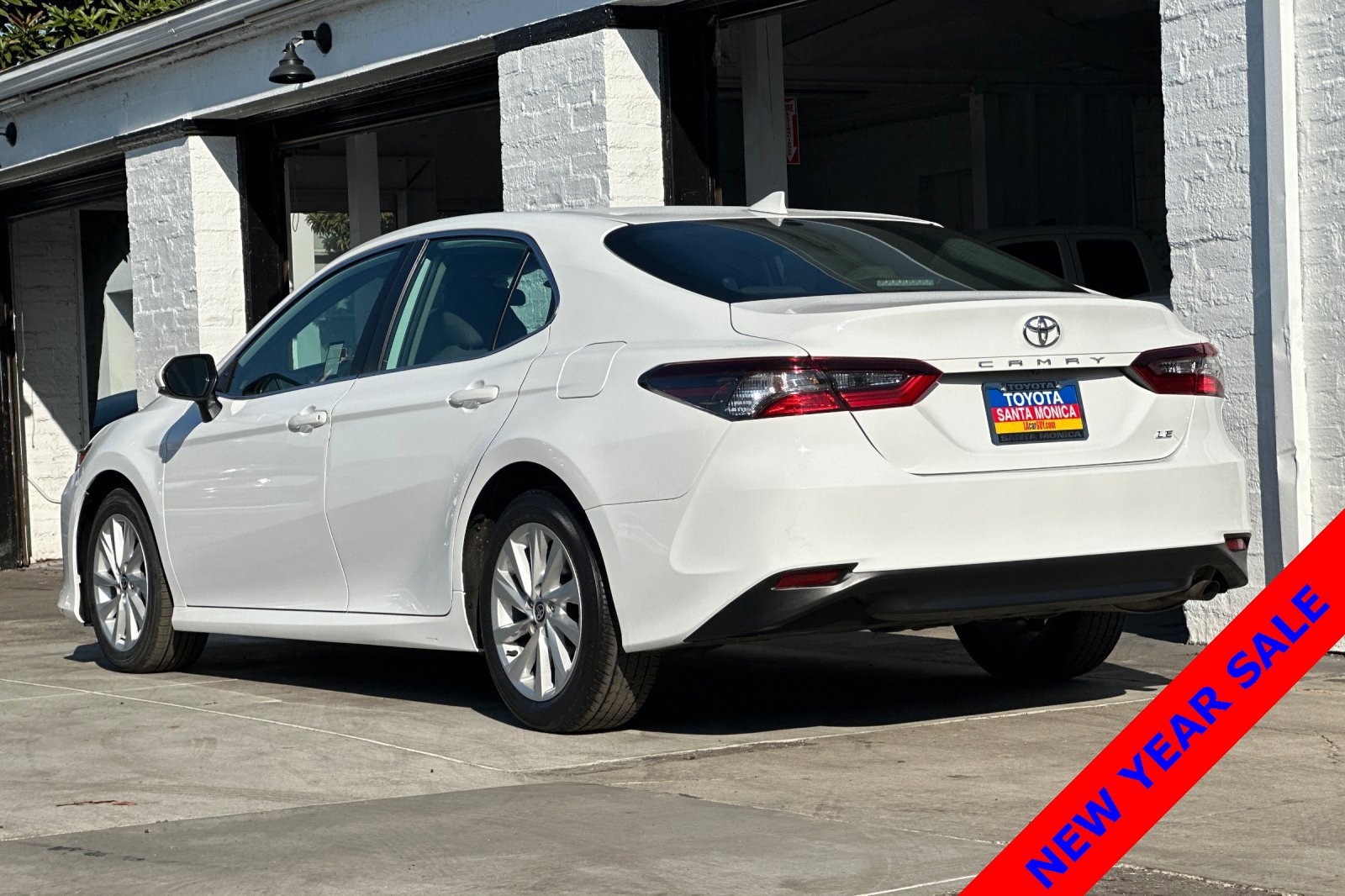 Used 2023 Toyota Camry LE image 6