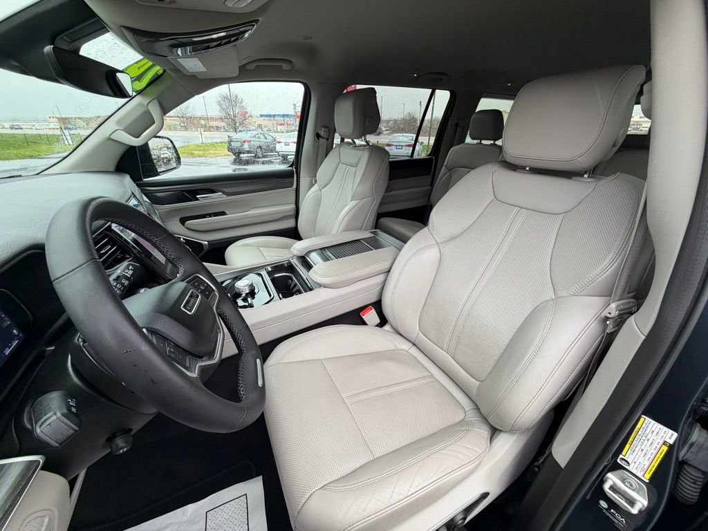 Used 2024 Jeep Wagoneer L Series II w/ Flexible Seating Group image 7