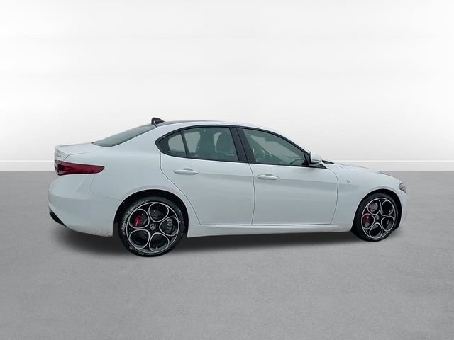 Used 2023 Alfa Romeo Giulia Ti AWD/4WD image 5