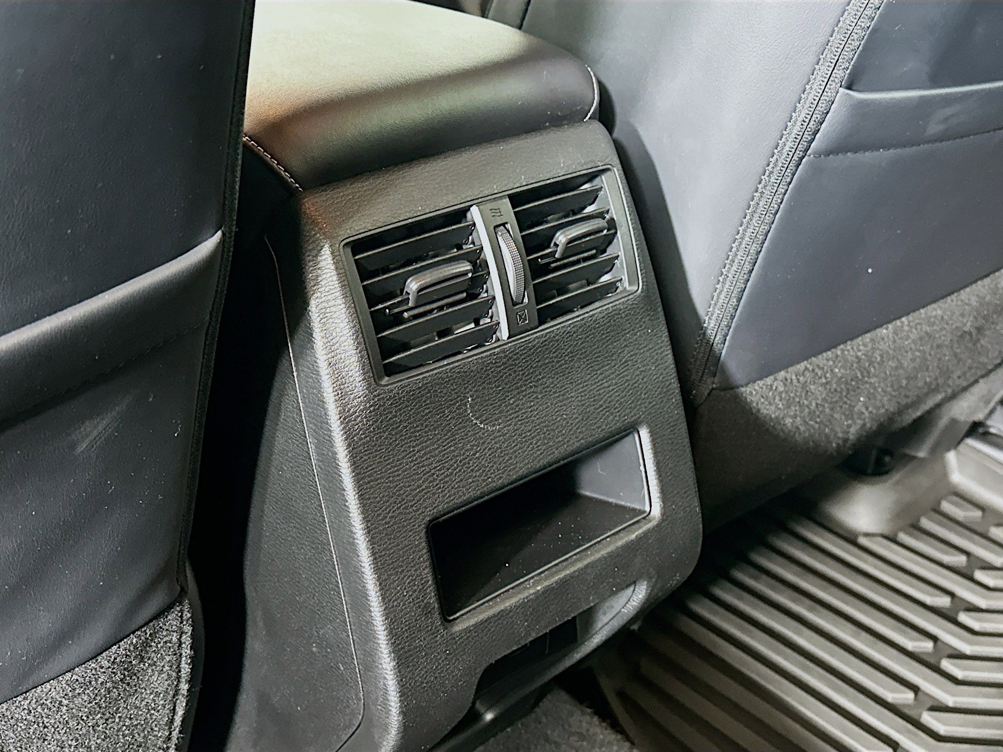 Used 2024 Mitsubishi Outlander SE image 28