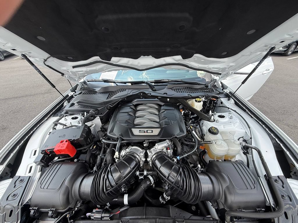 Used 2025 Ford Mustang GT Premium RWD image 31
