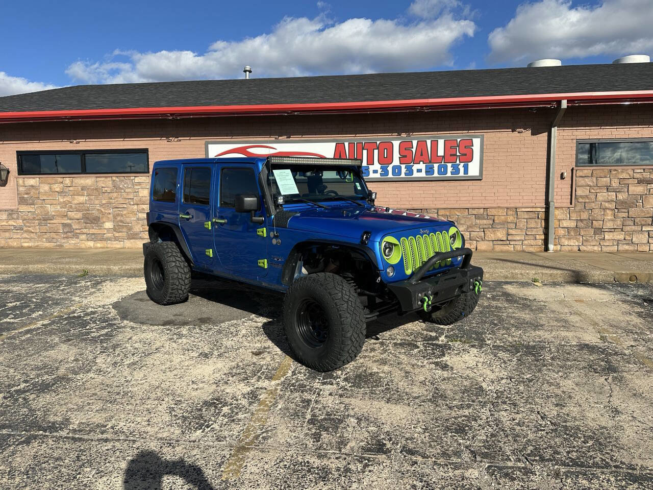 Used 2015 Jeep Wrangler Unlimited Sahara w/ Max Tow Package image 2