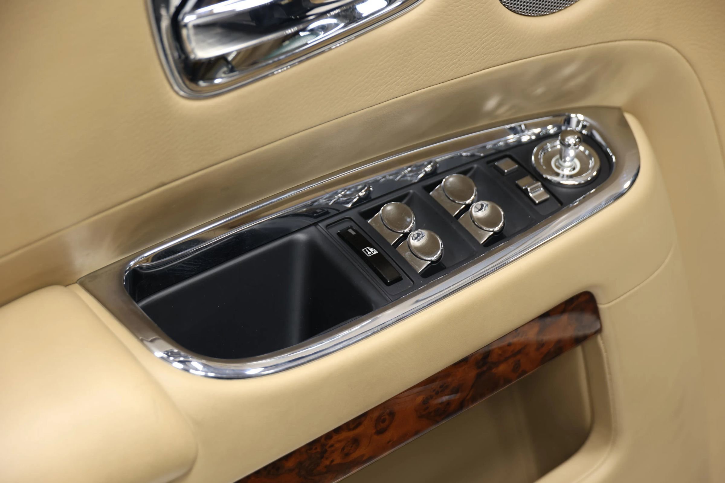 Used 2015 Rolls-Royce Ghost image 14